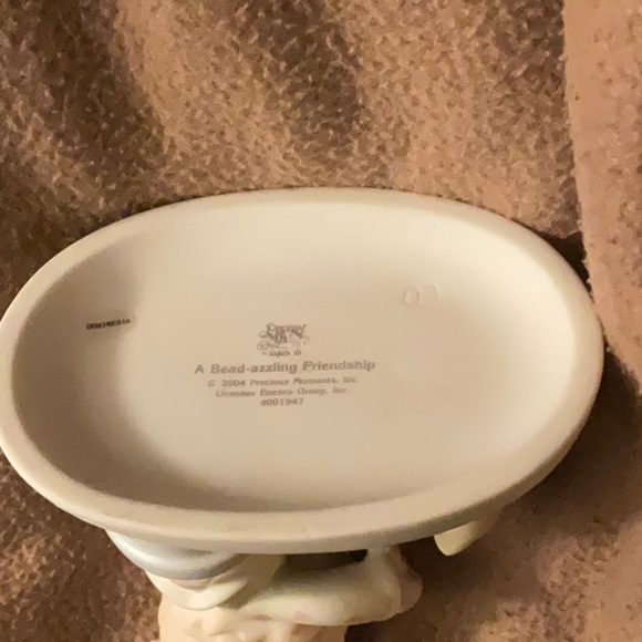 Precious Moments little girl with cat - Picture 3 of 7